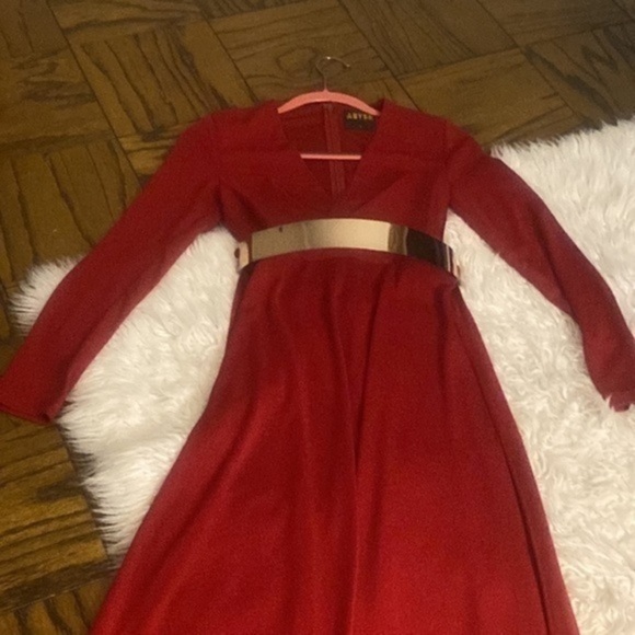 Abyss by Abby
SLEEVE PLUNGE V
NECK Gold BELTED DOUBLE HIGH SLIT MAXI Red DRESS S - Picture 3 of 14